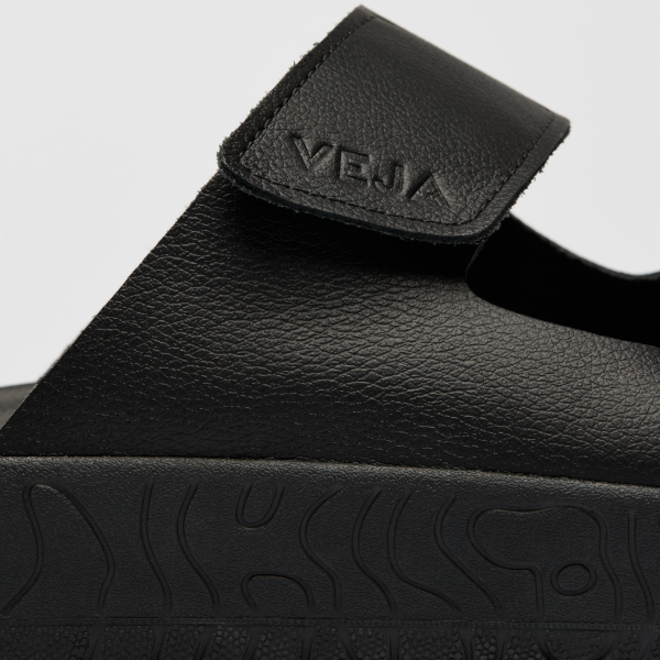 VEJA Etna Leather (black)