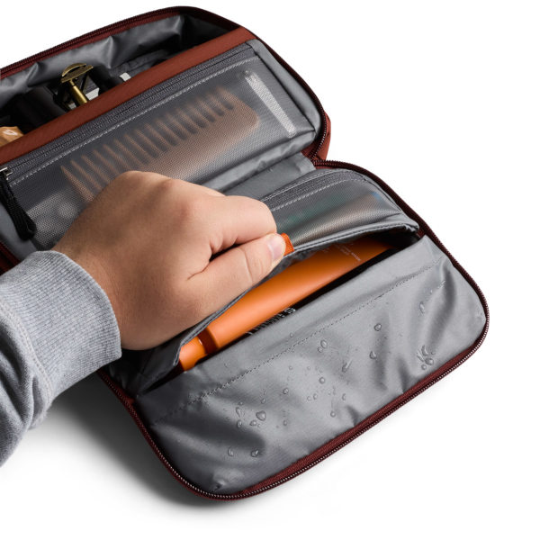 Bellroy Hanging Toiletry Kit (clay)