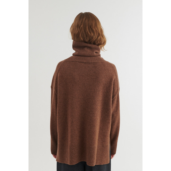 Basic Apparel Liz T-Neck (fondue fudge)