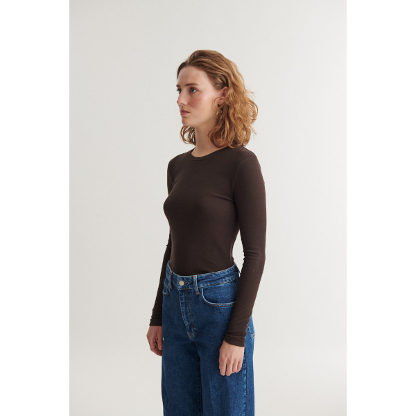 Basic Apparel Ludmilla LS Tee (chocolate torte)
