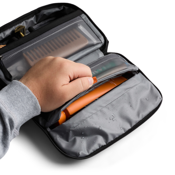 Bellroy Hanging Toiletry Kit (black)