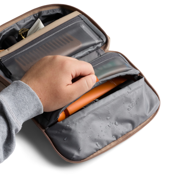 Bellroy Hanging Toiletry Kit (stone)